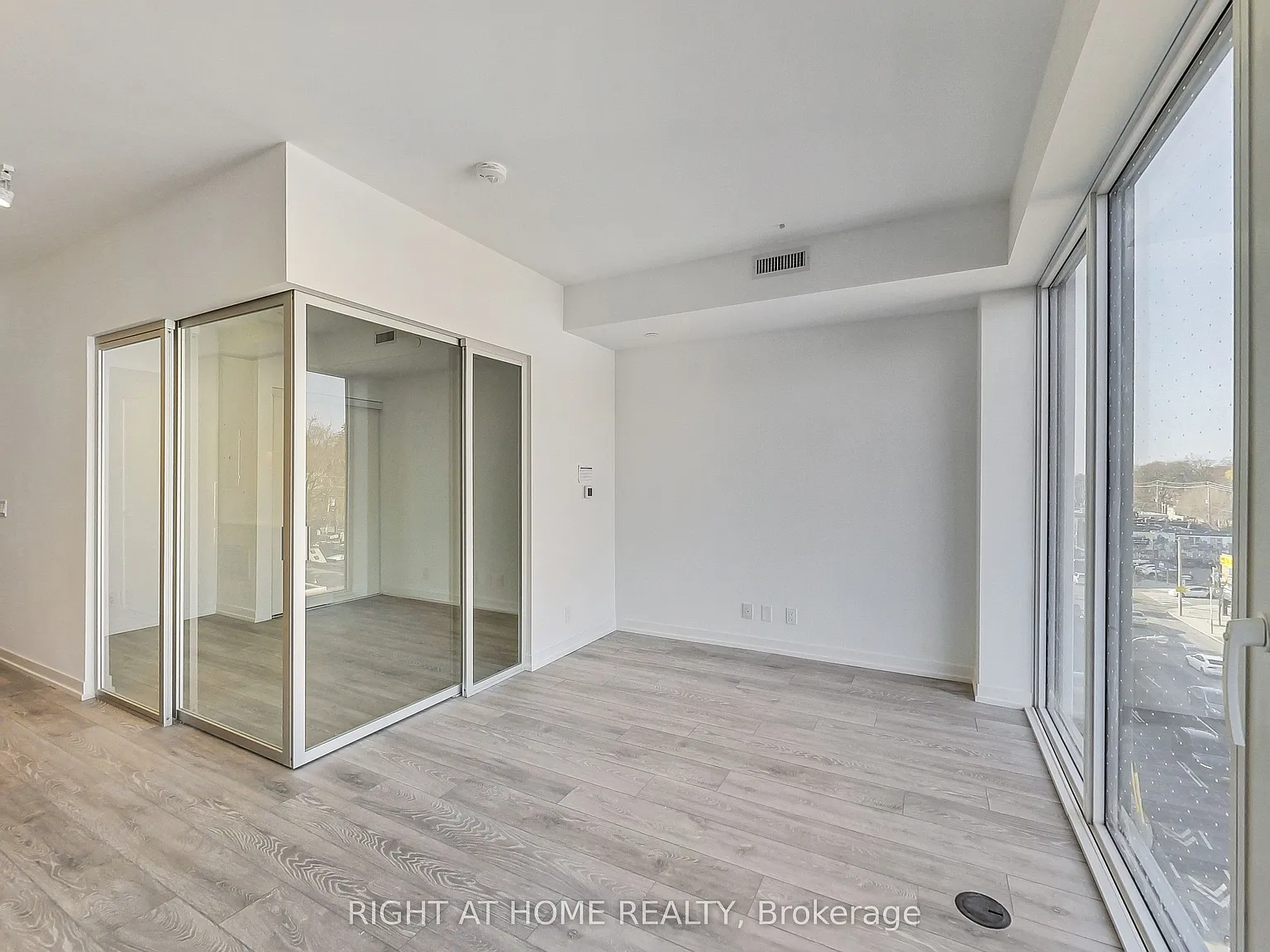 The Forest Hill Condominiums — Photo 4
