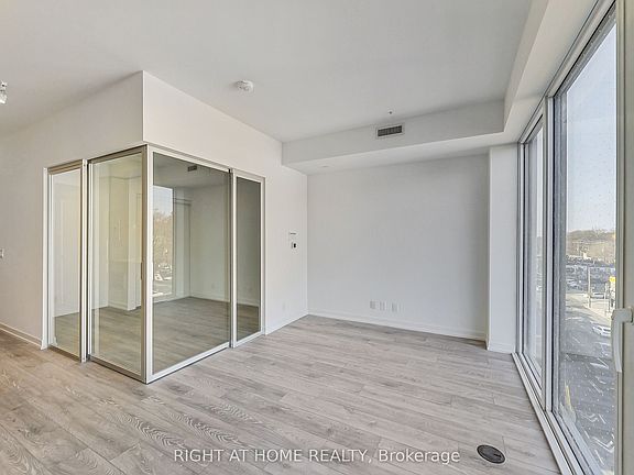 4th image of 2020 Bathurst St #519