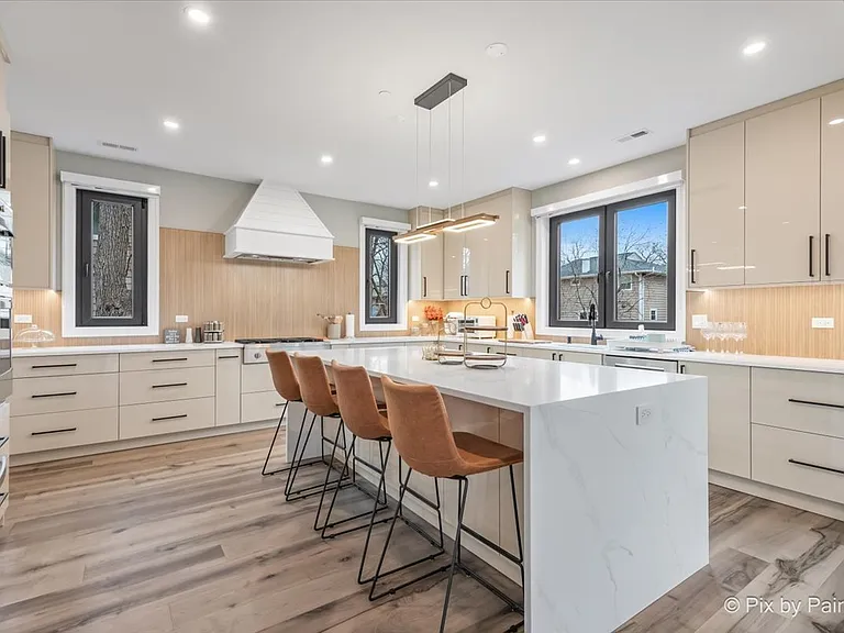 148 Oak St — Photo 3