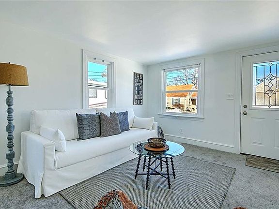 5th image of 37 Larchmere Dr E