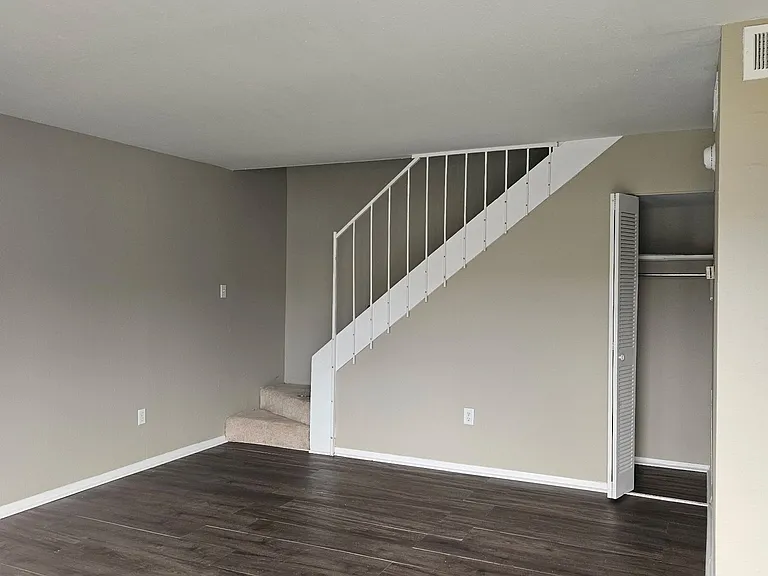 900 Mountain Creek Rd #D33 — Photo 2