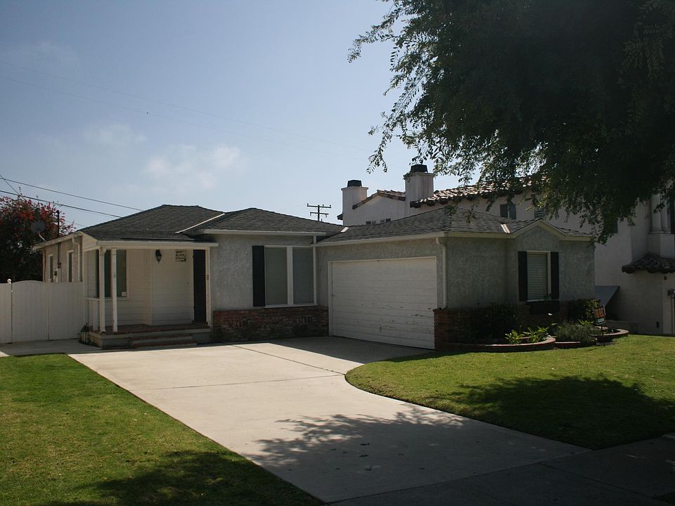 Charming Manhattan beach home with attached garage and only