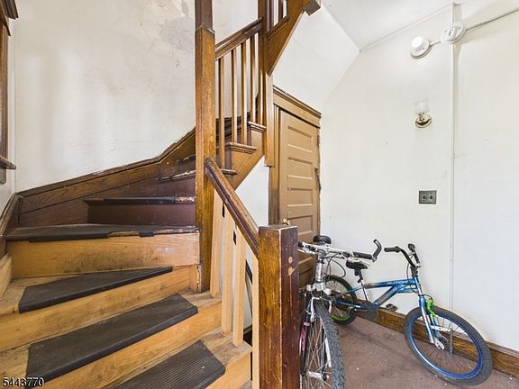 2nd image of 139 Fairview Ave APT 2