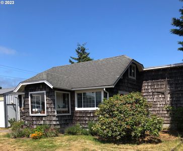 100 S 6th St, Lakeside, OR, 97449