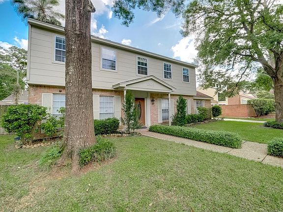 3rd image of 1823 Roanwood Dr