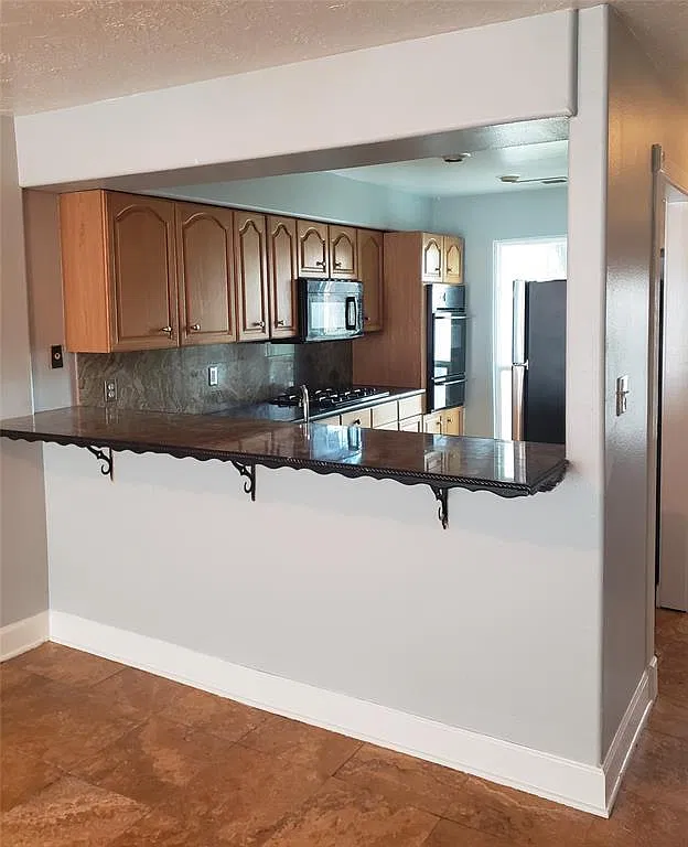 2 bed, 1.5 bath, 1278 sqft, $1,550 — Photo 3