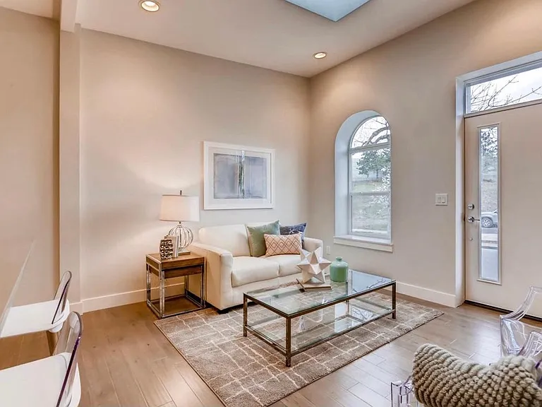 1121 W 36th Ave — Photo 4
