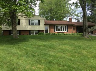6105 Rolling View Dr, Sykesville, MD 21784