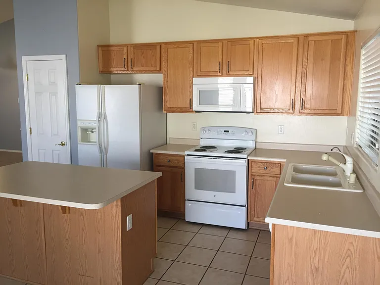 12710 W Earll Dr — Photo 2