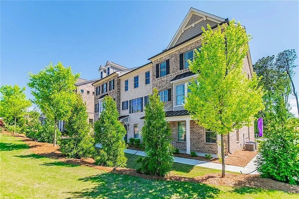 4 bed, 2295 sqft, $2,700 — Photo 1