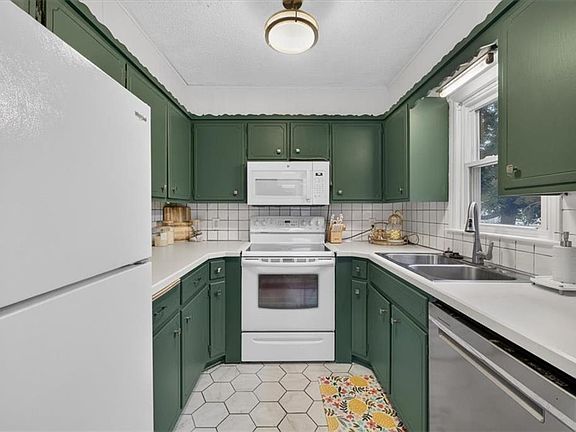 5th image of 3611 S Spring St