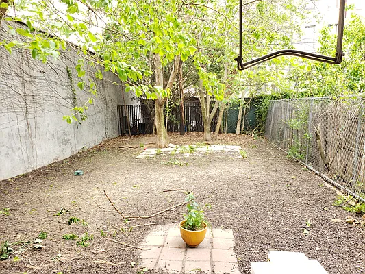 Rented by Signature Property Realty | media 25