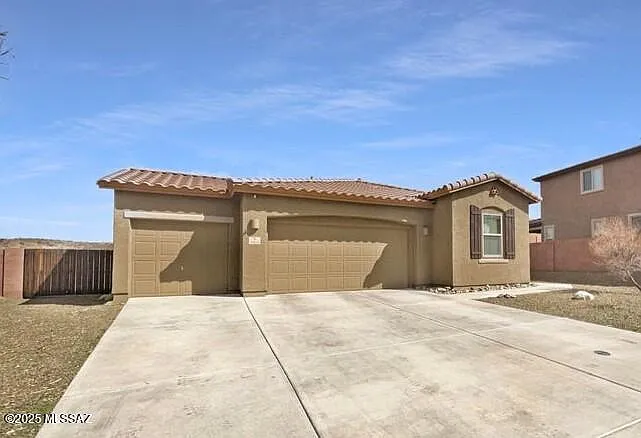 3 bed, 2.0 bath, 1849 sqft, $2,000 — Photo 1