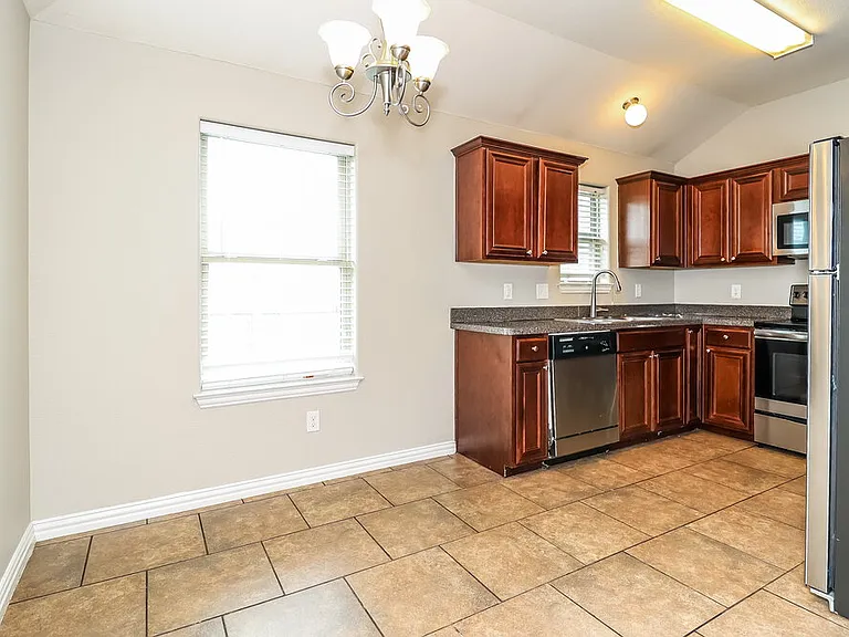 7617 Hollow Forest Dr — Photo 6