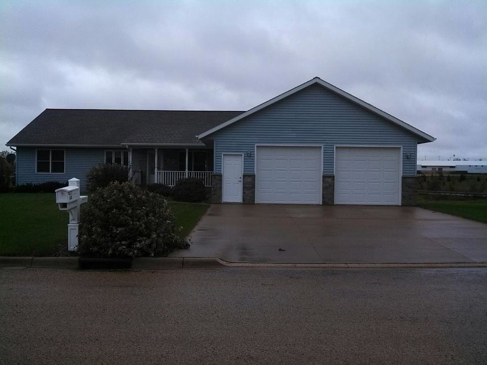 1st image of 647 Carlyle Dr