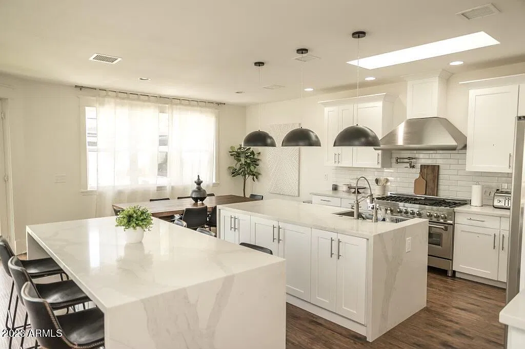 6 bed, 4.0 bath, 3216 sqft, $6,500 — Photo 1