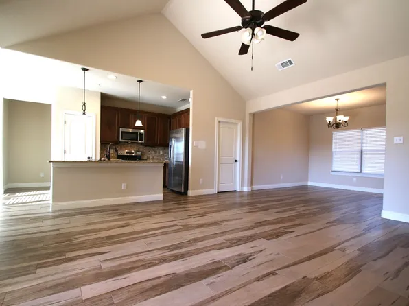 8009 Bangor Dr, Benbrook, TX 76116