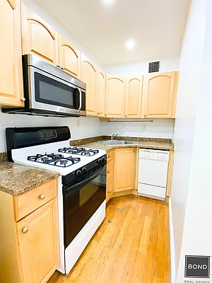 Rented by Bond New York | media 21