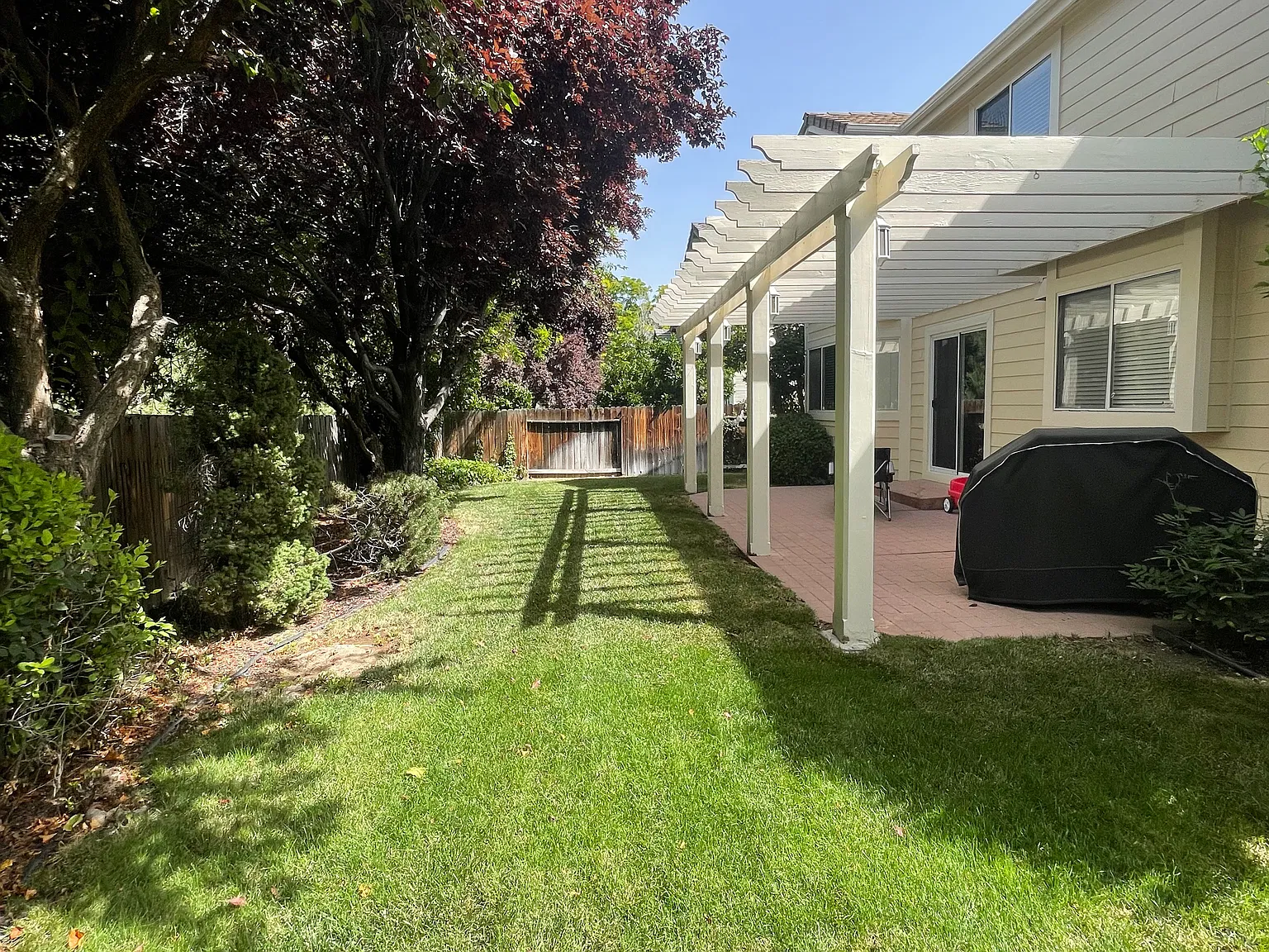 4 bed, 2.5 bath, 2204 sqft, $3,750 — Photo 2