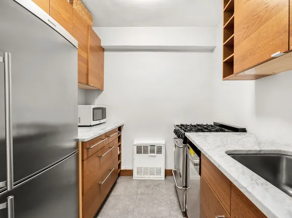 240 East 55th Street image 3 of 4