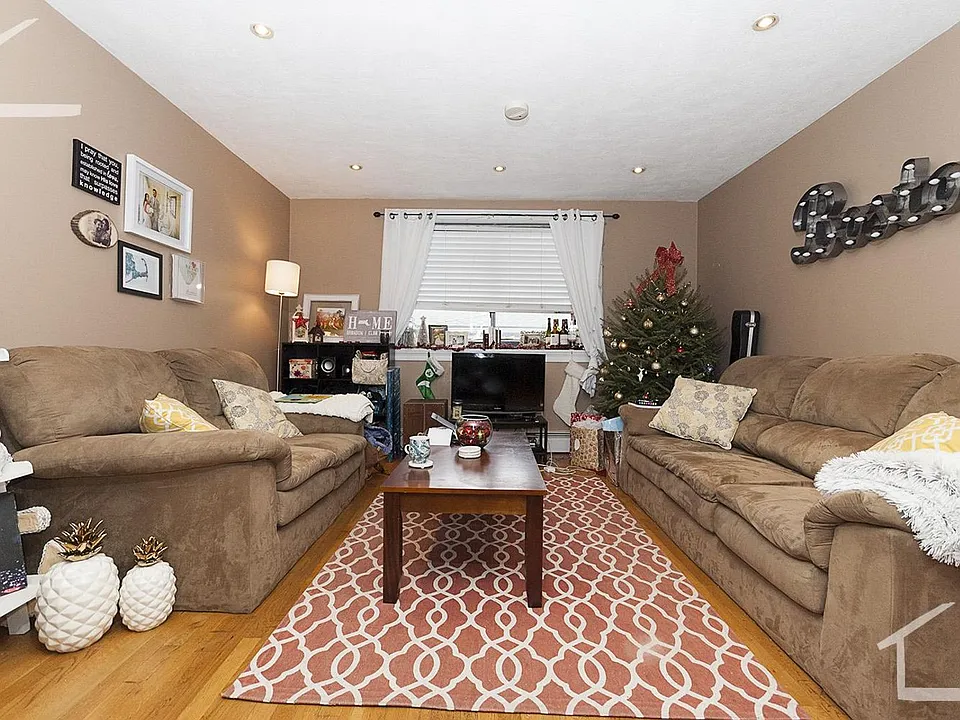 46 Gardner St #7