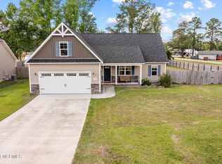 300 Vintage Ct, Hubert, NC 28539