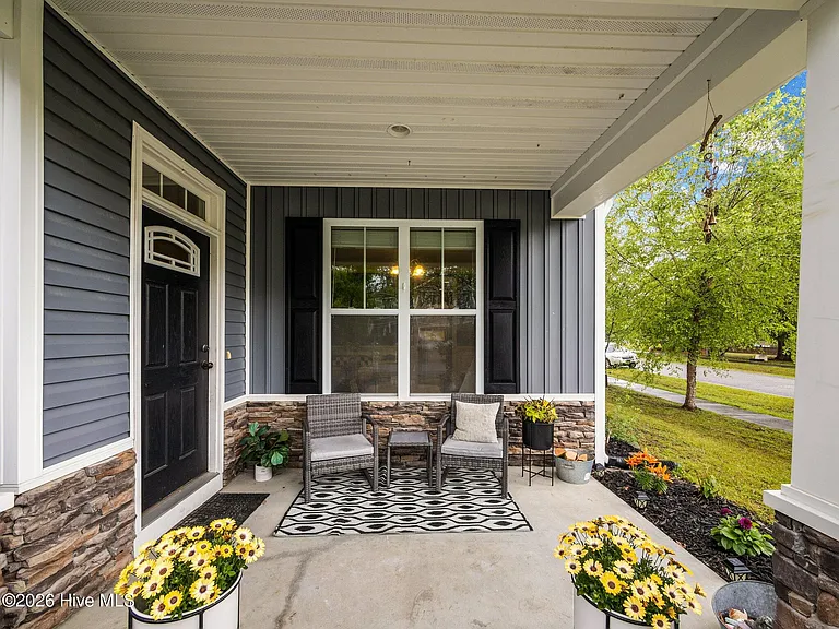 154 Cornel Ln — Photo 4