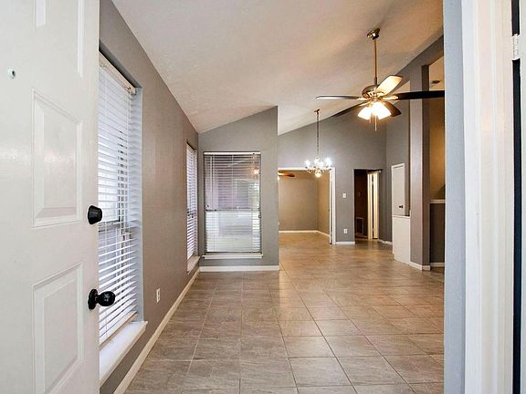 3rd image of 3111 Oak Rock Cir