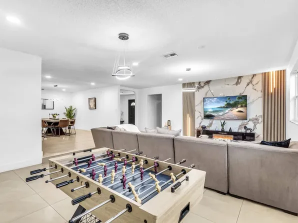 18725 NE 18th Ave #Id1372362p, Miami, FL 33179