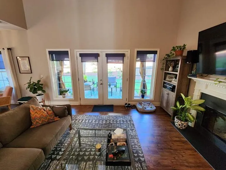 605 Creekside Ct — Photo 5