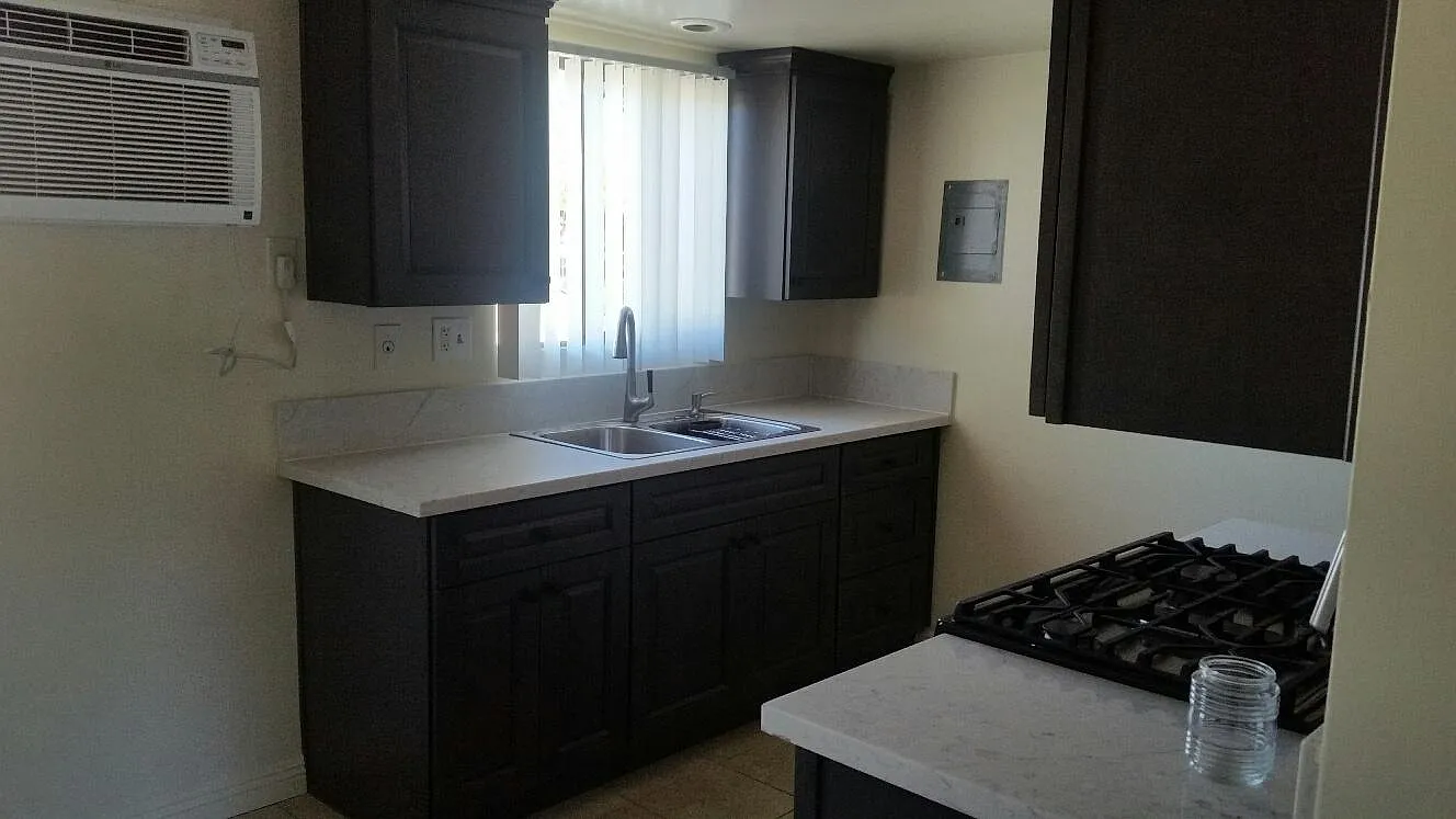 1631 N Allen Ave — Photo 4