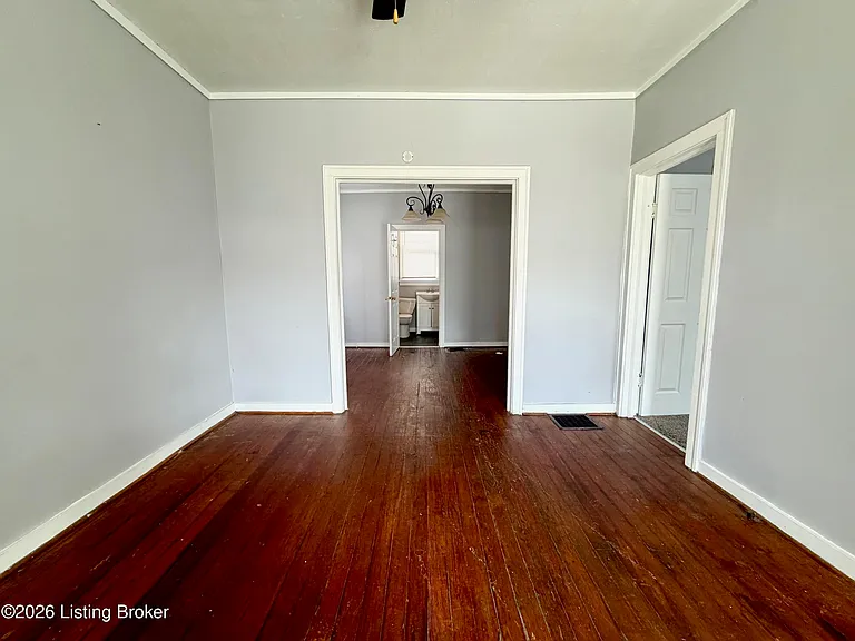 2411 Elliott Ave — Photo 2