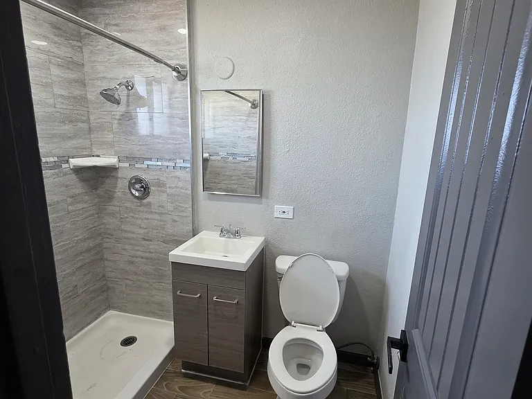 455 E Junction St #4 — Photo 25