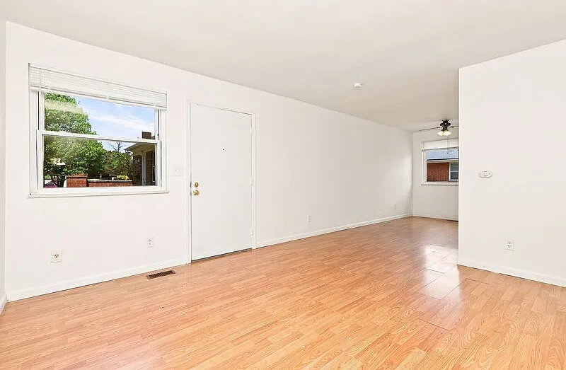 2 bed, 1.0 bath, $965 — Photo 3