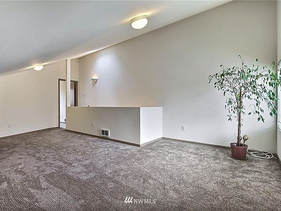 4th image of 10319 Midvale Ave N APT C