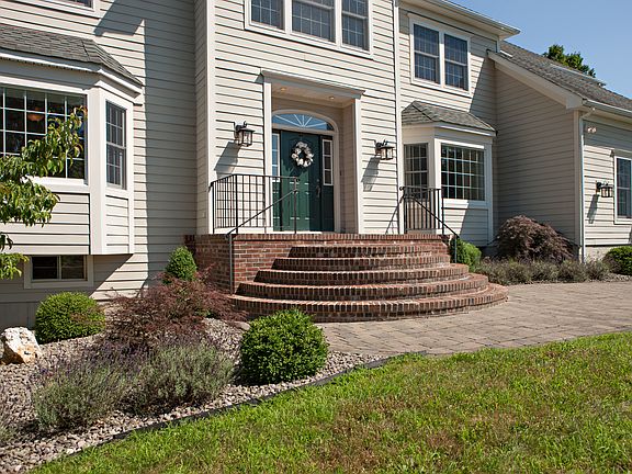 3rd image of 11 Moonstone Ln