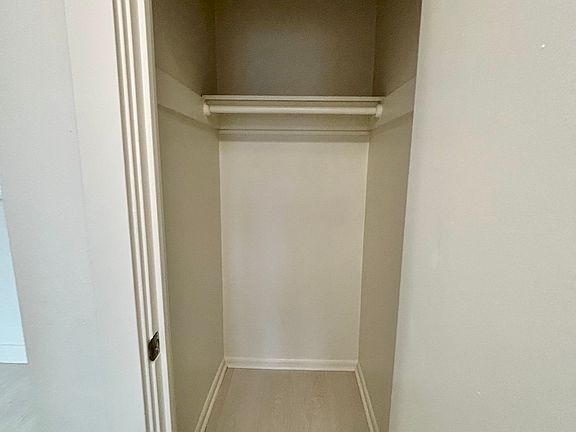 4th image of 5042 SW Corbett Ave #1B-1Ba-660Sqft