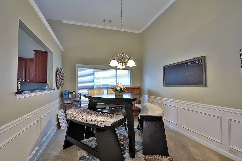5 bed, 2086 sqft, $2,250 — Photo 2