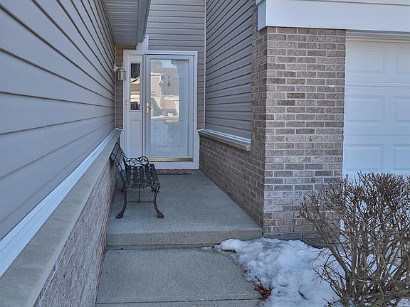 3rd image of 1881 S Pointe Dr
