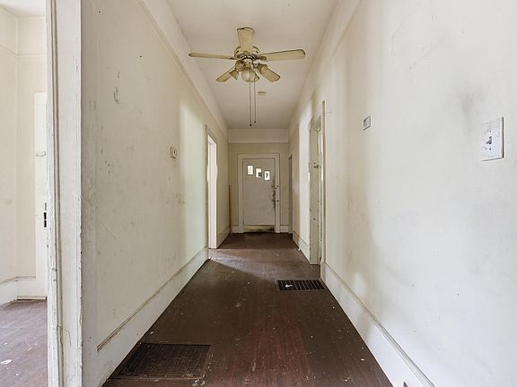 3rd image of 800 W Parker Rd