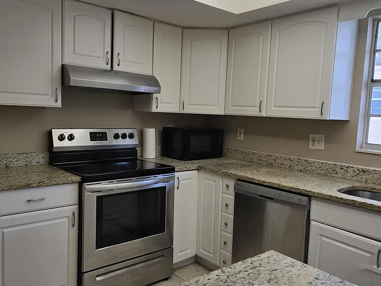 3135 Shady Dell Ln #212 — Photo 11
