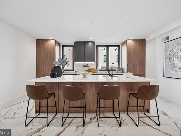 2nd image of 1922 Geary St #8