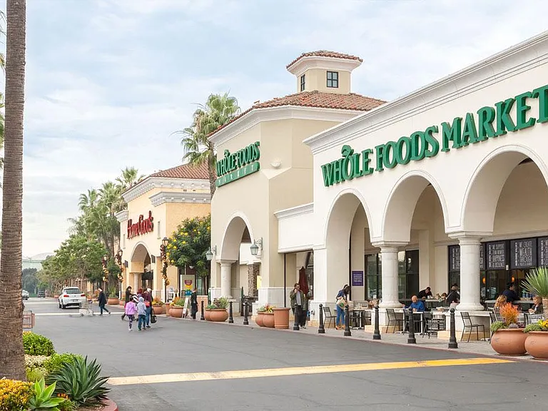 El Segundo plaza.