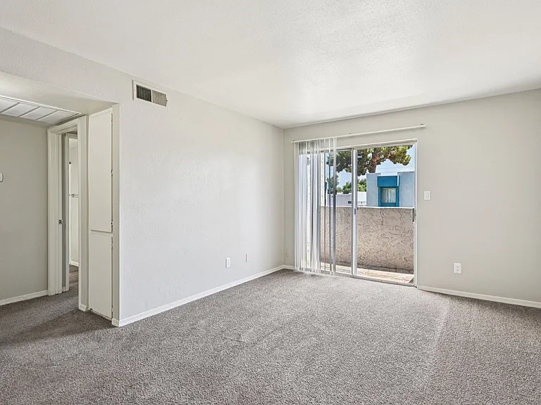 Sycamore Square Apartments — Photo 13