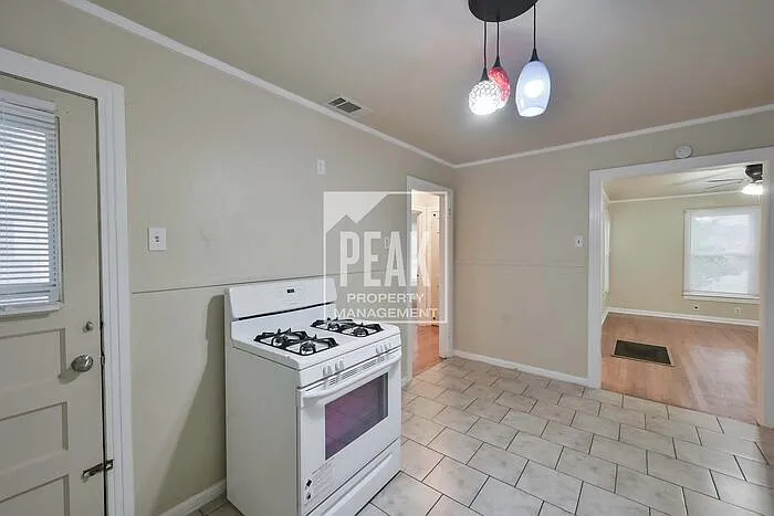 4437 Donnelly Ave — Photo 12