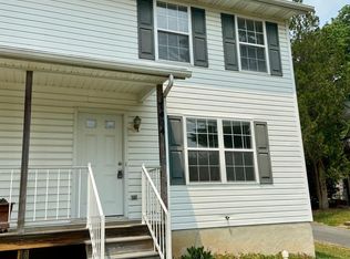 7404 Locust Dr, Sykesville, MD 21784