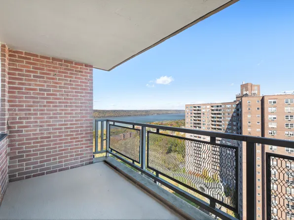 5800 Arlington Avenue image 7 of 18