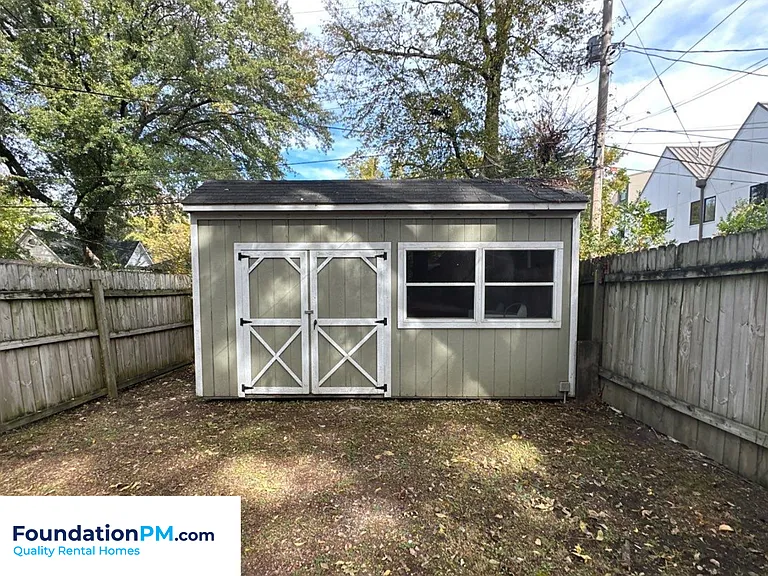 2106 Court Ave — Photo 16