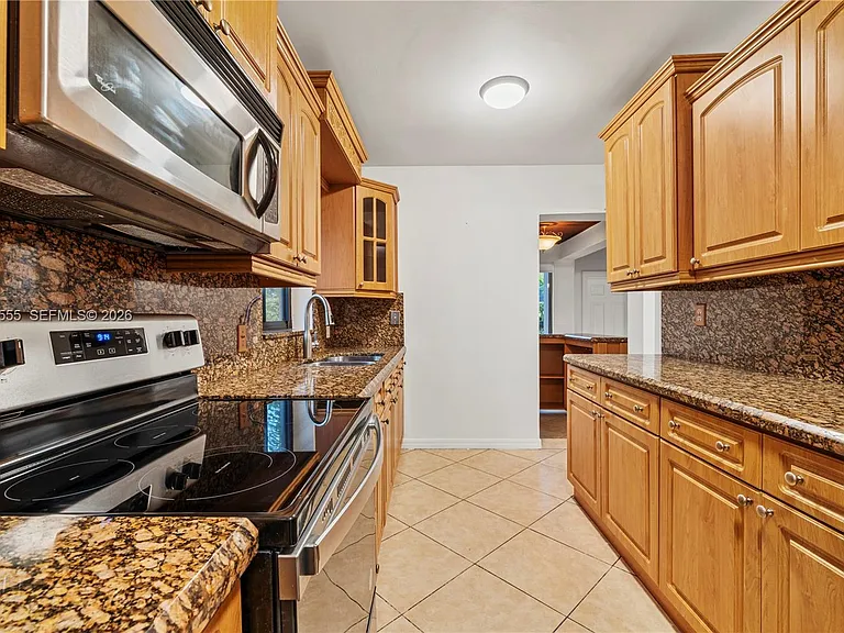 8311 SW 34th Ter — Photo 6