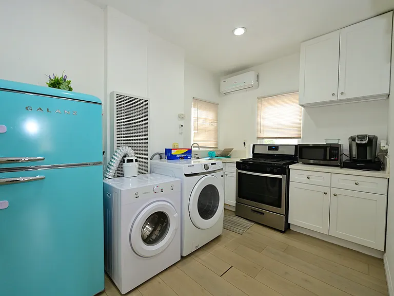 Fully upgraded and fully furnished spacious and bright apartment across from PCC. perfect for caltech and pcc students (we accept co-signer).